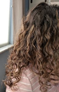 Delilah shows the curls at the back of her head after using Raw Curls brand 2b 2c 3a hair routine